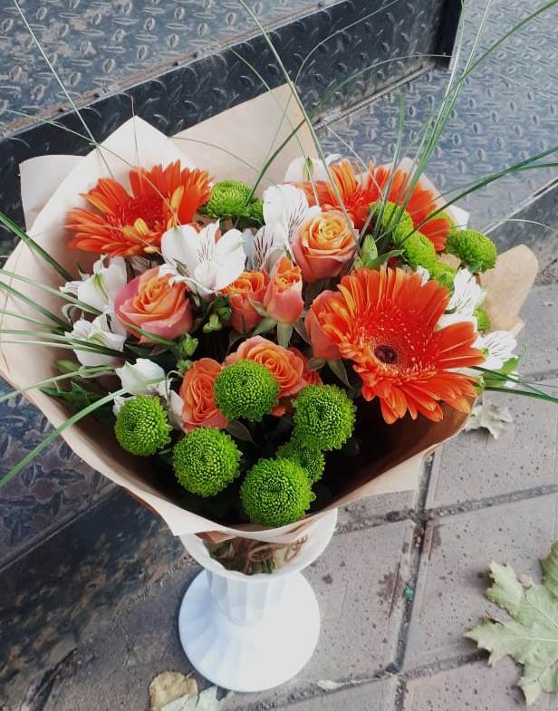 Букет цветов из: Герберы, Хризантемы, Альстромерии и Розы в Златоусте