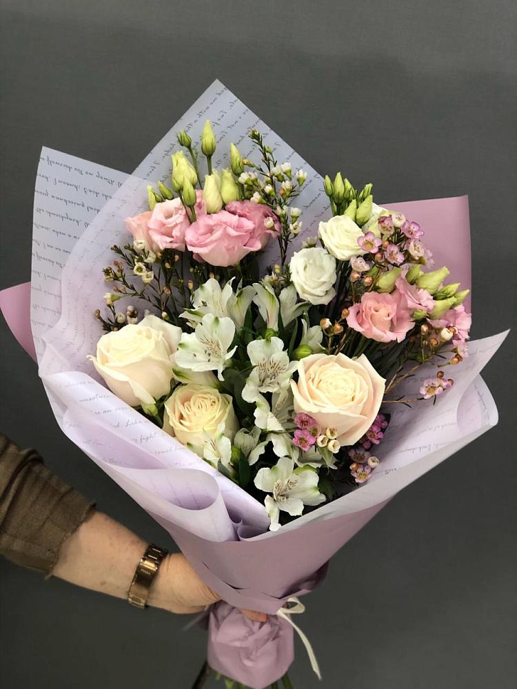 Букет цветов из: Альстромерии, Розы и Лизиантусы в Златоусте