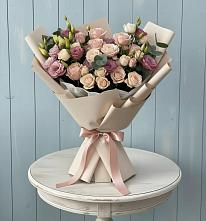 Букет цветов из:  Розы и Лизиантусы в Златоусте