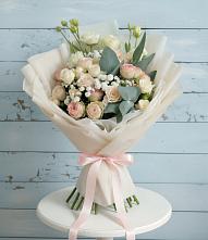 Букет цветов из:  Розы и Лизиантусы в Златоусте
