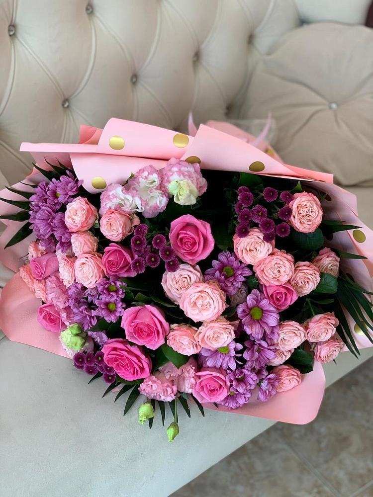 Букет цветов из: Хризантемы, Розы и Лизиантусы в Златоусте