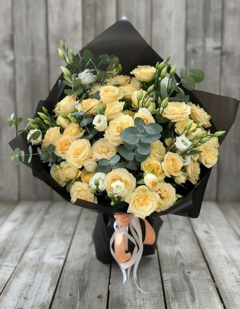 Букет цветов из: Розы и Лизиантусы в Златоусте