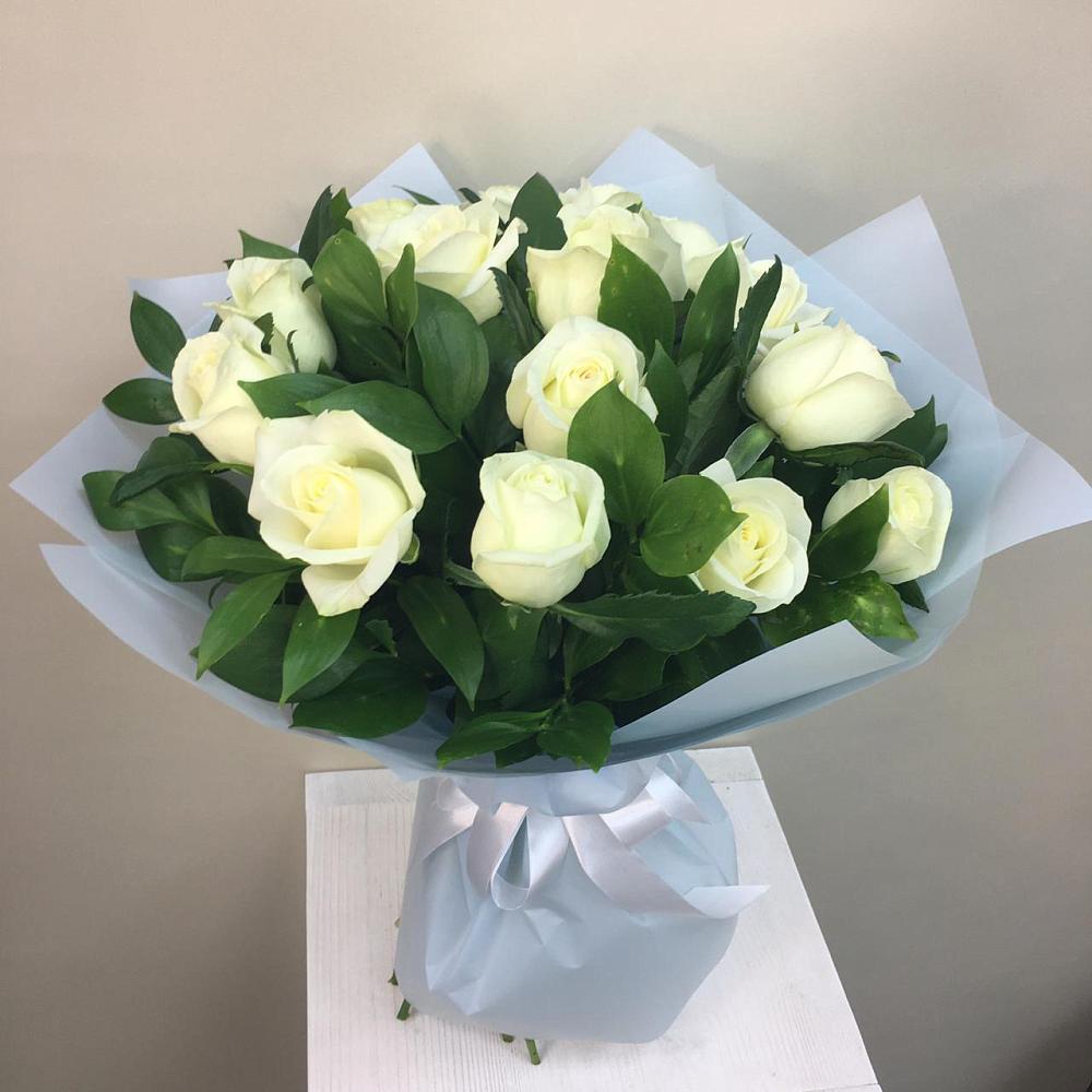 Букет 15 Белых роз Проуд в Златоусте
