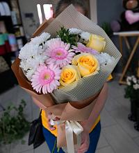 Букет цветов из:  Герберы, Розы и Хризантемы в Златоусте