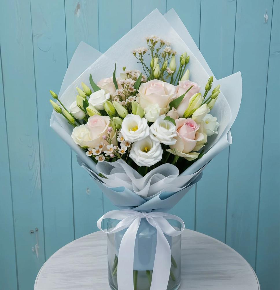 Букет цветов из: Розы и Лизиантусы в Златоусте