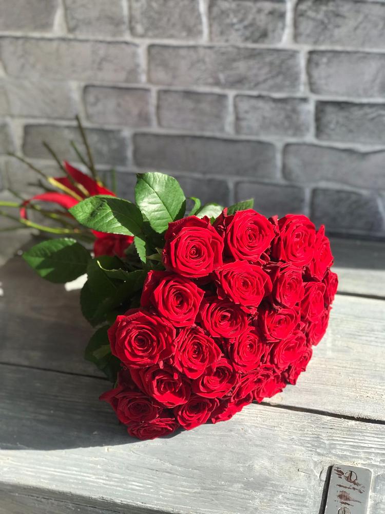 Букет Красные розы Фридом в Златоусте