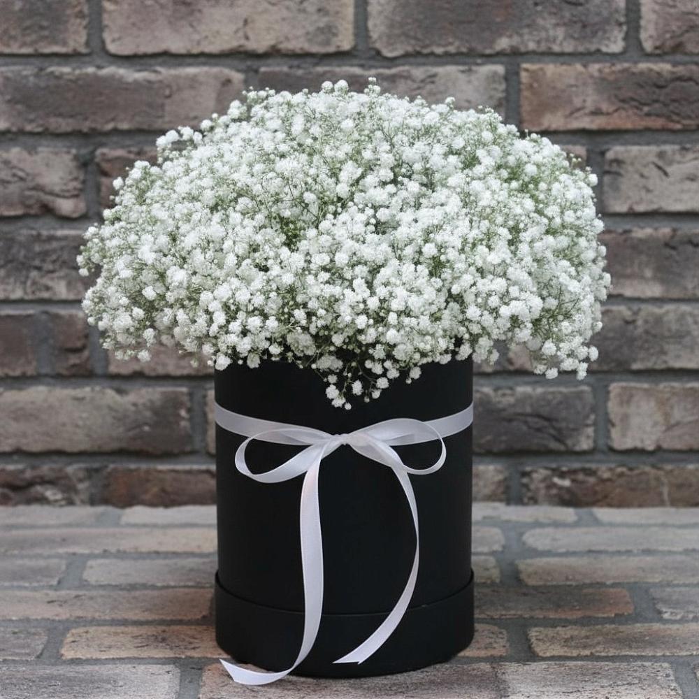 Цветочная композиция из Гипсофила в шляпной коробке в Златоусте