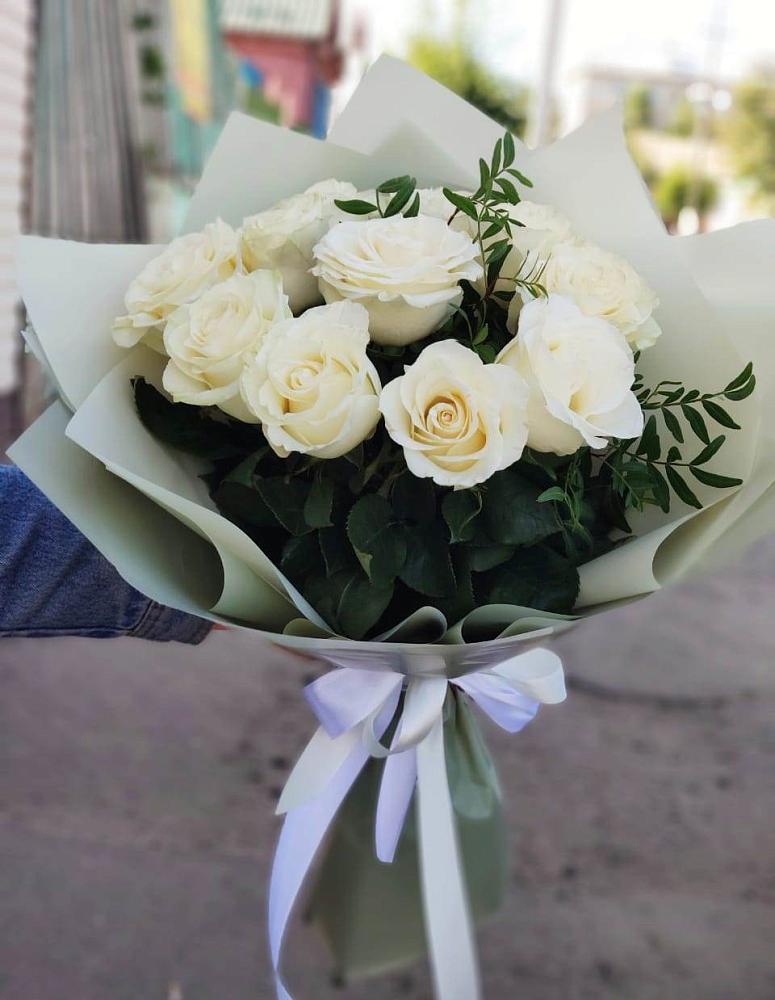Букет Белые розы Проуд в Златоусте
