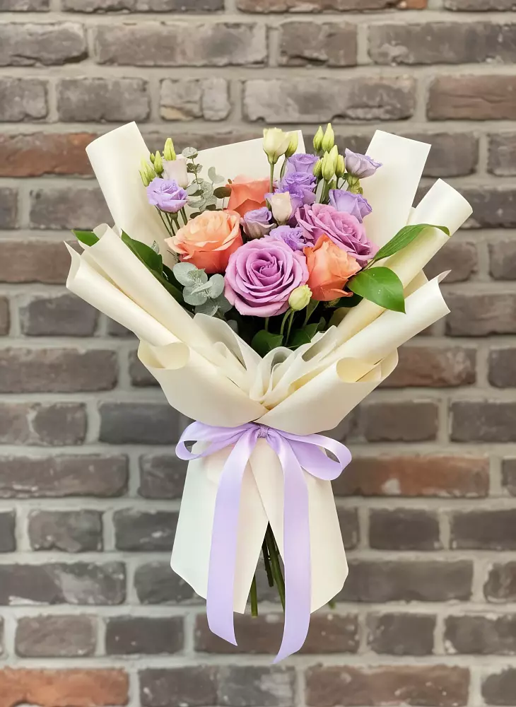 Букет цветов из: Лизиантусы и Розы в Златоусте