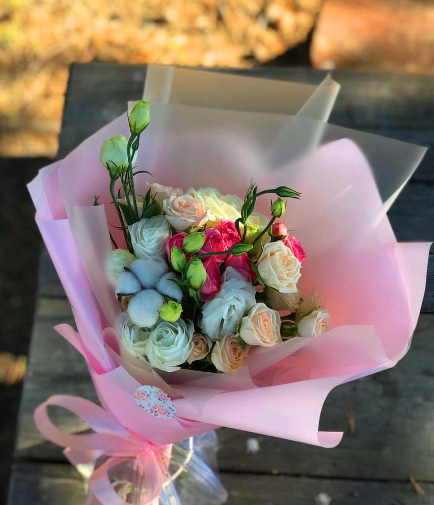 Букет цветов из: Розы и Лизиантусы в Златоусте