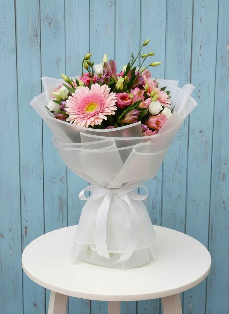 Букет цветов из: Герберы, Альстромерии и Лизиантусы в Златоусте