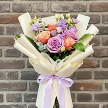 Букет цветов из:  Лизиантусы и Розы в Златоусте